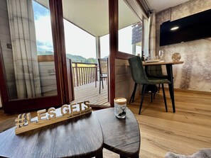 Dining - Uralou-Panoramic view from the center of Les Gets (Les Gets)