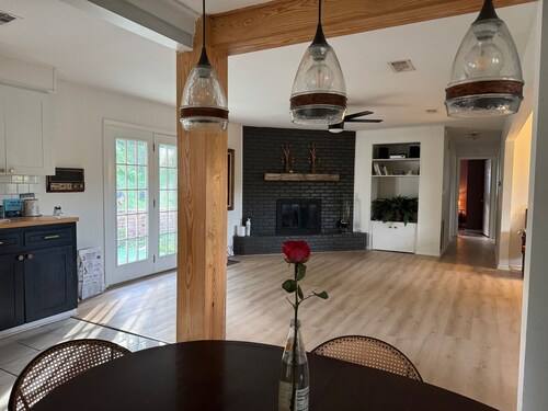 Delightful 3-bedroom house with Home Office and AC in North Little Rock