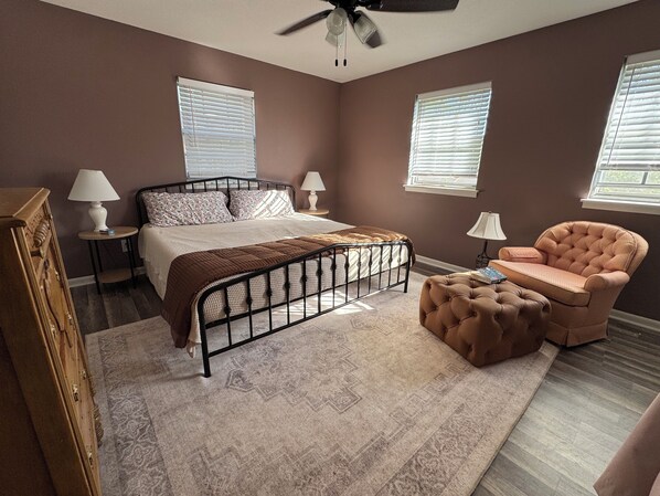 3 bedrooms, iron/ironing board, Internet, bed sheets