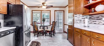 DPI LODGE - ATL Vacation Rental, 4-bedroom w/Porch & Deck
