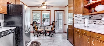 DPI LODGE - ATL Vacation Rental, 4-bedroom w/Porch & Deck