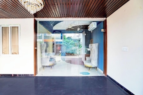 Fachada de la propiedad