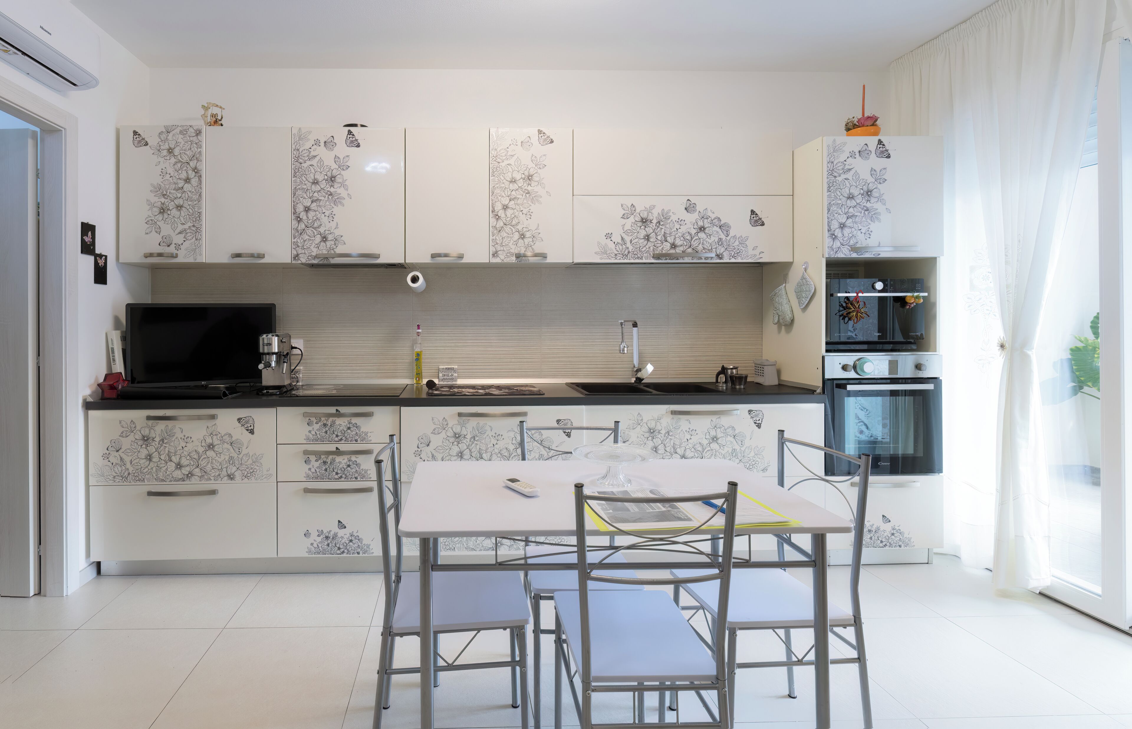 Macchina per tè/caffè, frigorifero, microonde, forno