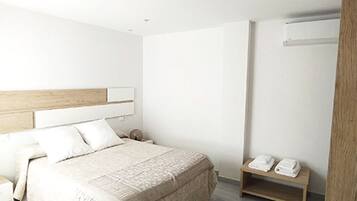 2 slaapkamers, een strijkplank/strijkijzer, internet, beddengoed