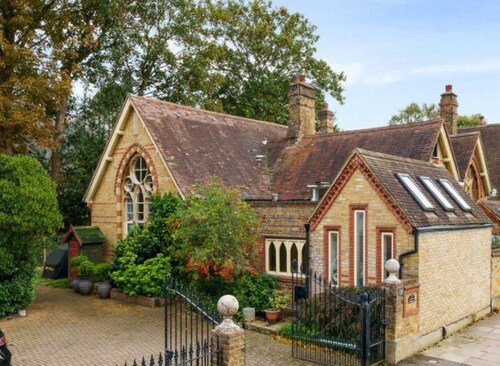 Converted School Cottage in Bromley