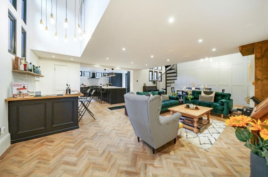Converted School Cottage In Bromley - London