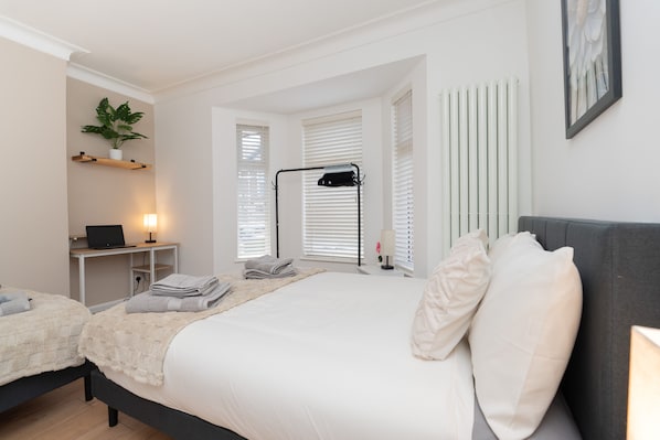 4 bedrooms, iron/ironing board, bed sheets