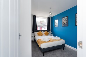 4 bedrooms, iron/ironing board, bed sheets