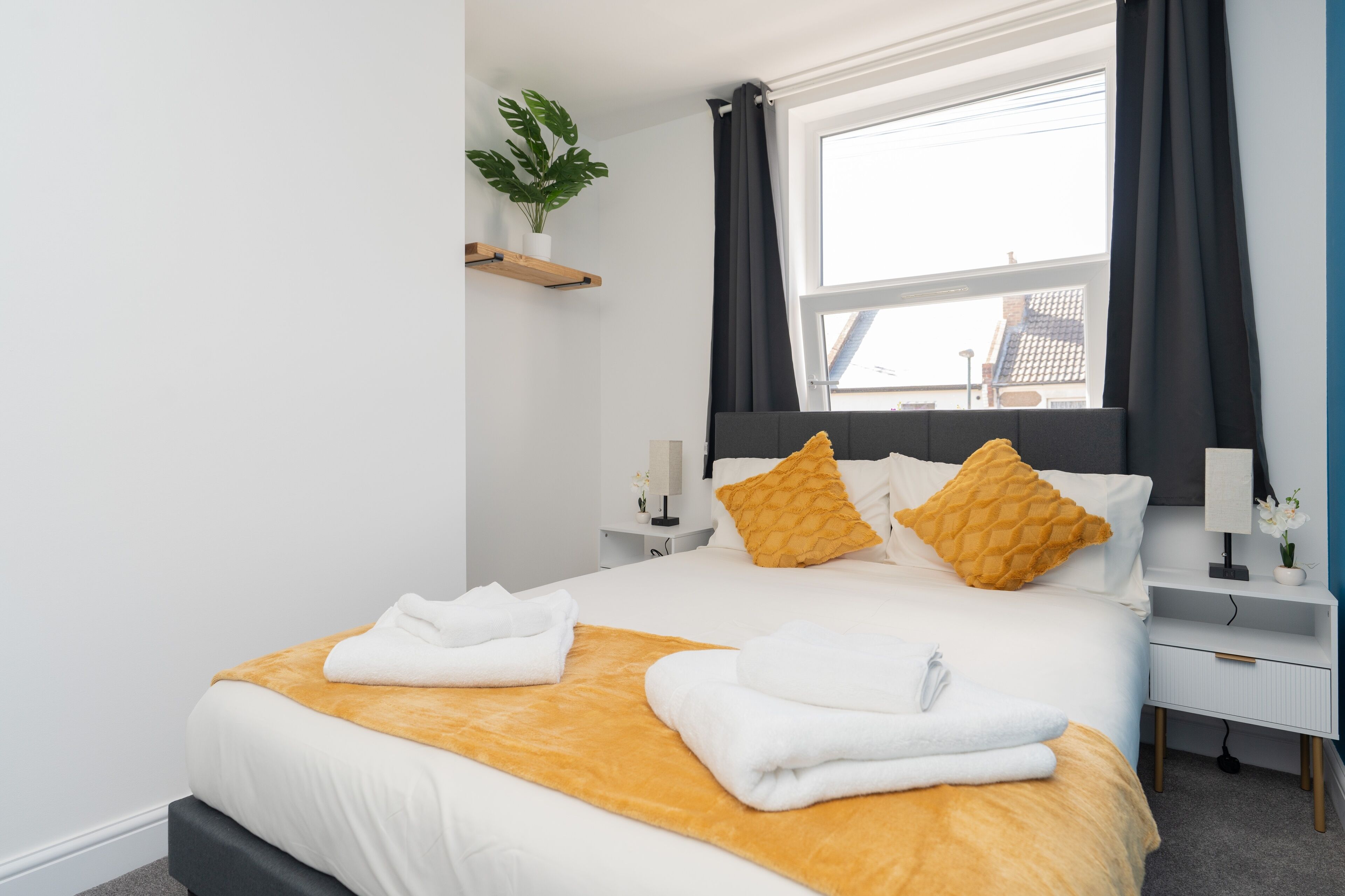 4 bedrooms, iron/ironing board, bed sheets