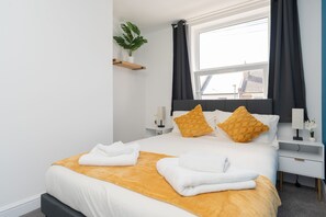 4 bedrooms, iron/ironing board, bed sheets