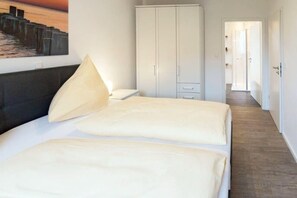 2 bedrooms, iron/ironing board, travel cot, free WiFi - Tillmanns Stadtlounge Exclusive 5 star vacation apartment in Norden. (Norden)
