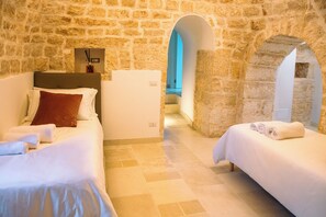 Couette en duvet d'oie, matelas mémoire de forme, bureau