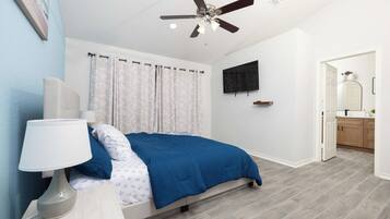 3 bedrooms, desk, iron/ironing board, free WiFi