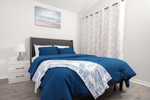 3 bedrooms, desk, iron/ironing board, free WiFi - Spacious 3BR/2Bath Home- 10 mins to Six flags/SeaWorld and UTSA medical center (San Antonio)
