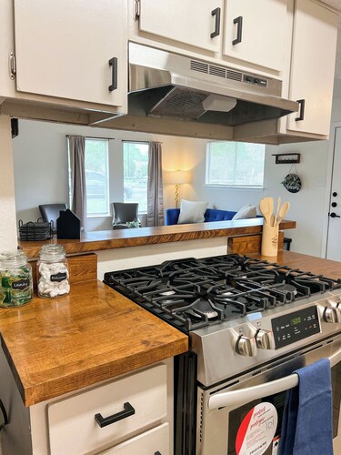 Austin Trio: 3bd near Congress, 6th, and Airport!