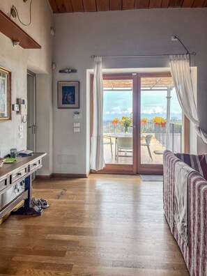 TV, fireplace - Dimora Le Poiane - Arielli (Arielli)
