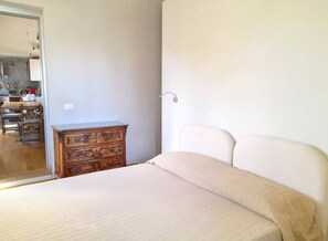 4 chambres, bureau, Wi-Fi, draps fournis