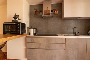 Kühlschrank, Ofen, Herdplatte, Geschirrspüler