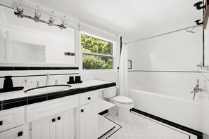 Shower, hair dryer, towels, soap - Beverly Hills Oasis w/ Saltwater Pool & Fireplace (Beverly Hills)