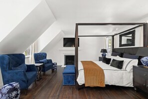 2 bedrooms, iron/ironing board, free WiFi, bed sheets - Beverly Hills Oasis w/ Saltwater Pool & Fireplace (Beverly Hills)