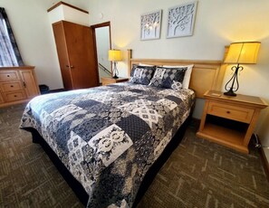 3 bedrooms, iron/ironing board, bed sheets