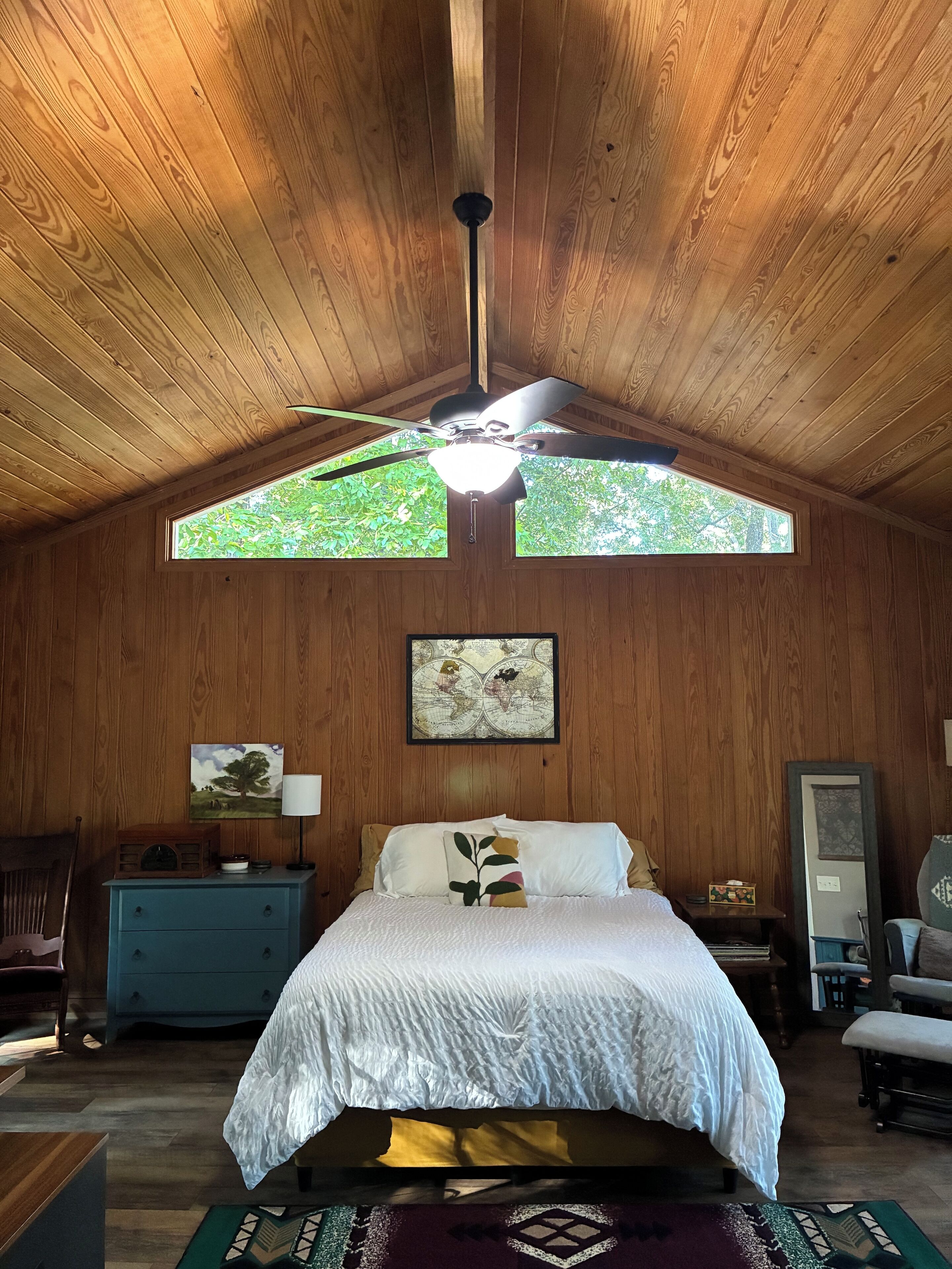 1 habitación, escritorio, tabla de planchar con plancha y wifi gratis 