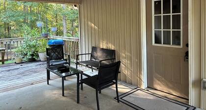 Cabin-like 1 bedroom 10 minutes from downtown Covington
