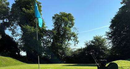 Stunning Barn Conversion with FREE GOLF,
Pet friendly