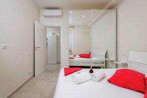 5 bedrooms, in-room safe, desk, iron/ironing board