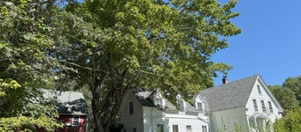 Beautiful 4-bedroom Coastal Farmhouse in South Bristol