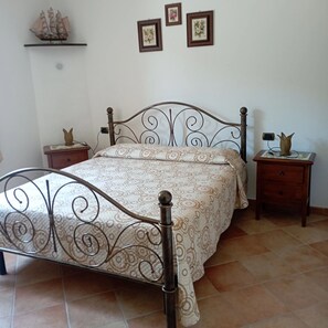 2 bedrooms, iron/ironing board, free WiFi, bed sheets - Le Rose House Holiday home for 3 people. Sardinia, Budoni, Tanaunella (Tanaunella)