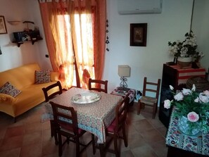 Dining - Le Rose House Holiday home for 3 people. Sardinia, Budoni, Tanaunella (Tanaunella)