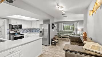 Micro-ondes, four, plaque de cuisson, lave-vaisselle