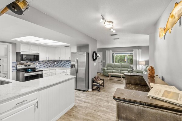 ميكروويف، فرن، موقد طهي مسطح، غسالة أطباق