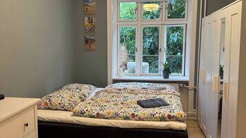 2 bedrooms, iron/ironing board, WiFi, bed sheets