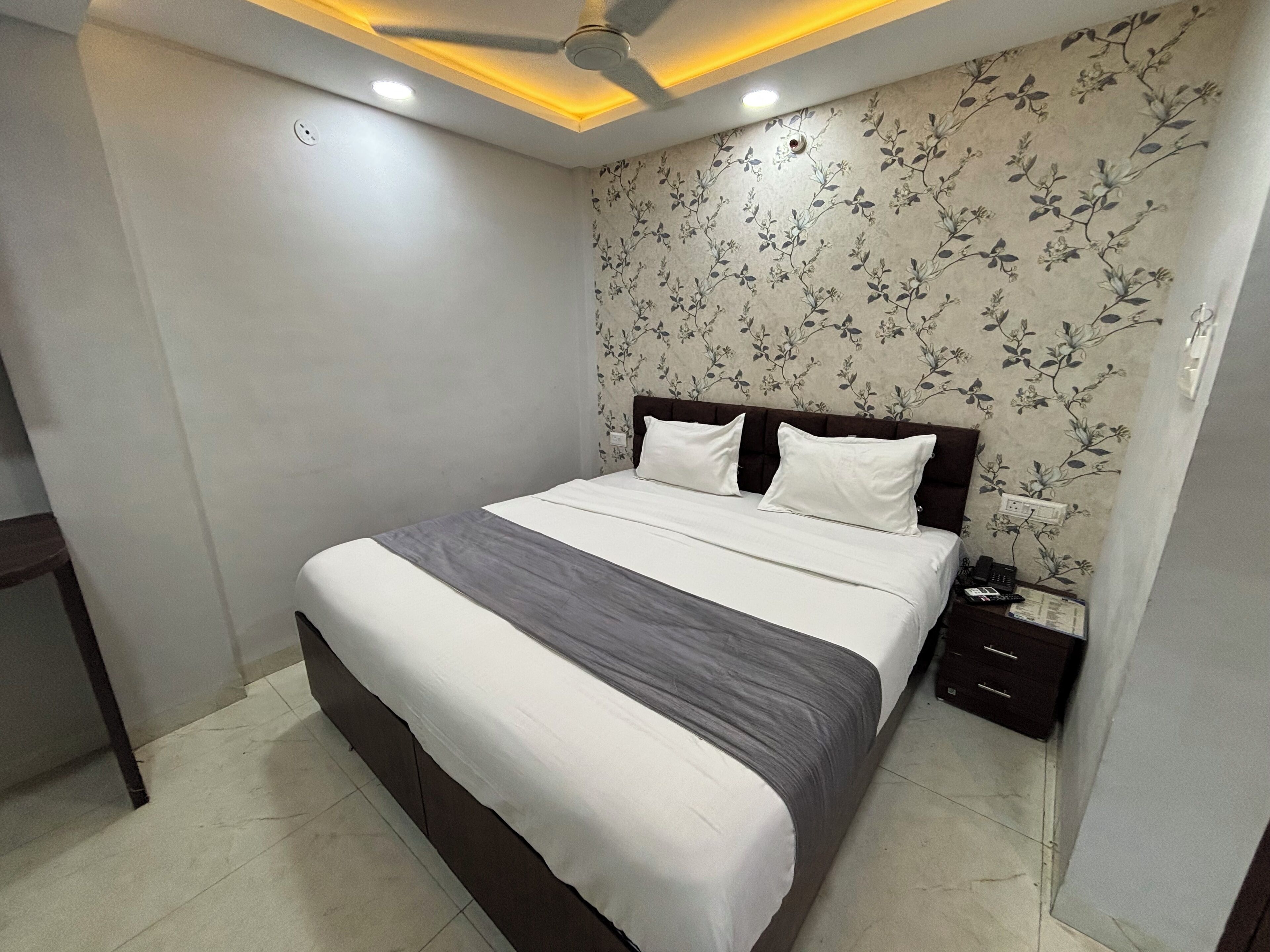 Deluxe Double Room | Desk, laptop workspace, free WiFi
