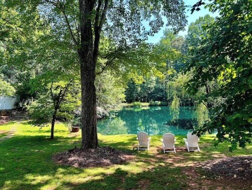 Lovely 2BR Guesthouse in Greenville Near Furman w/ Pond Views & Fire Pit