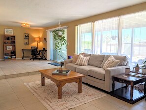 Smart-TV, Kamin, Videospiele, DVD-Player