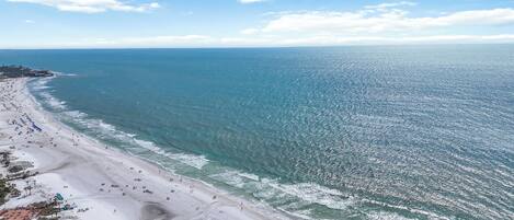 Liegestühle, Strandtücher