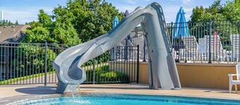 Grand Moose Lodge – Private Pool, Theater & Hot Tub Retreat