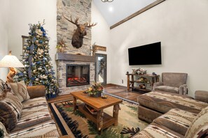 Smart TV, fireplace, printers - Grand Moose Lodge – Private Pool, Theater & Hot Tub Retreat (Hollister)