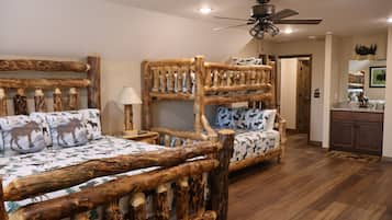 7 habitaciones, tabla de planchar con plancha y cuna de viaje