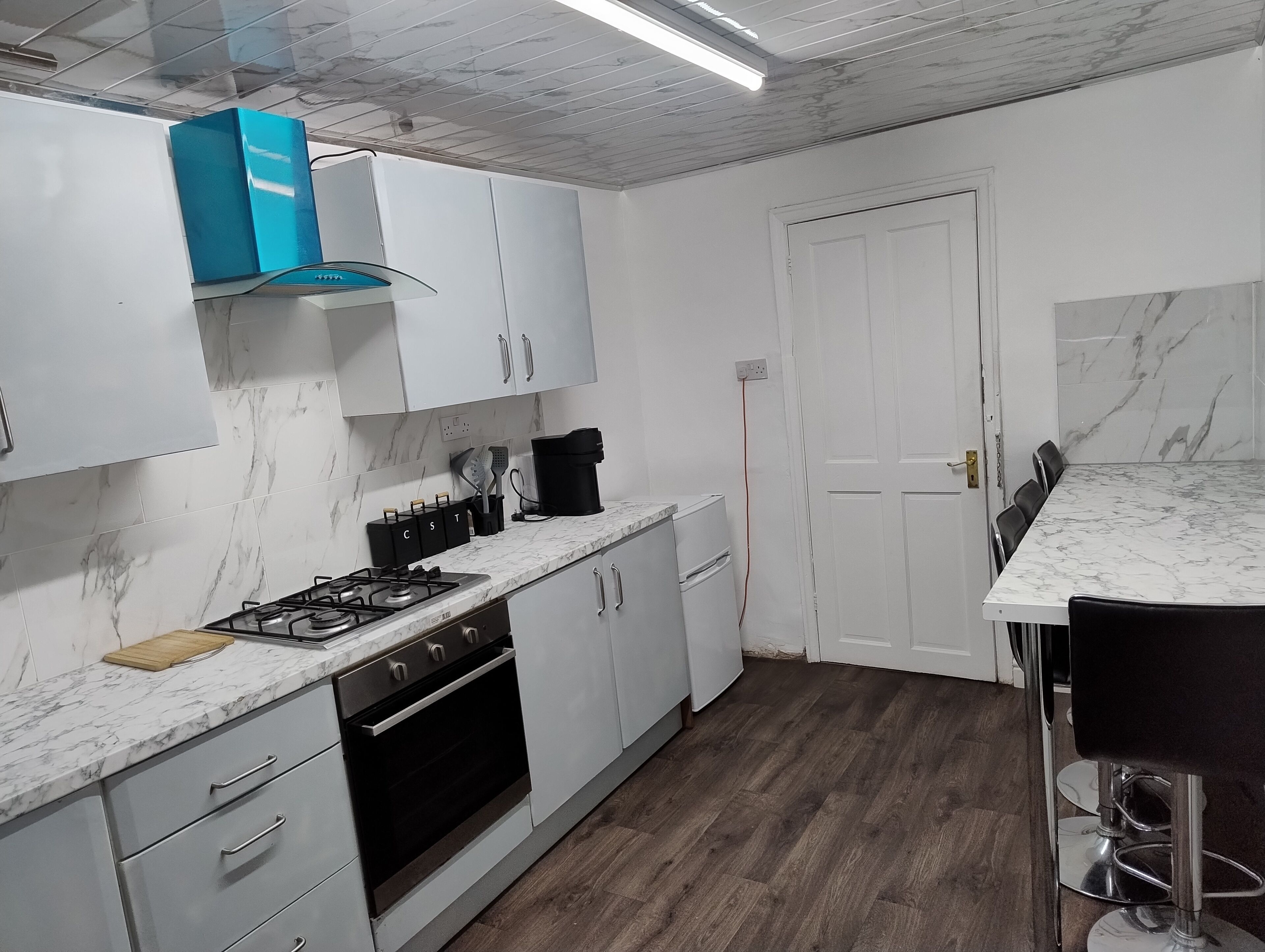 Fridge, microwave, oven, coffee/tea maker