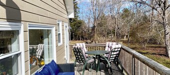 Tucked Away Treasure- Cozy 2 bed house, large yard and pets welcome!