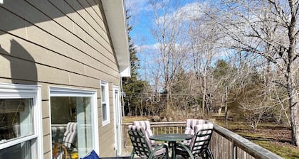 Tucked Away Treasure- Cozy 2 bed house, large yard and pets welcome!
