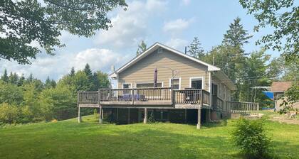 Tucked Away Treasure- Cozy 2 bed house, large yard and pets welcome!