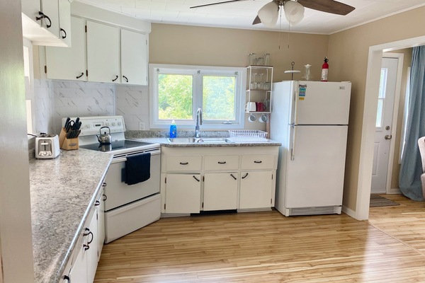 電子レンジ、オーブン、コンロ、ペーパータオル