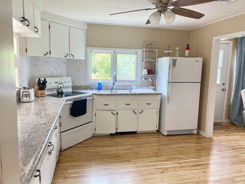 Tucked Away Treasure- Cozy 2 bed house, large yard and pets welcome!