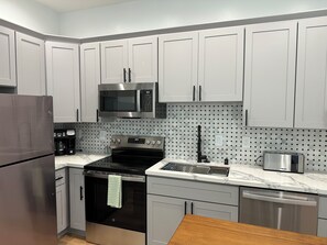 電子レンジ、オーブン、コンロ、食器洗い機