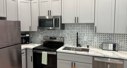 Charming 2-bedroom house in Pleasant Sacramento with AC